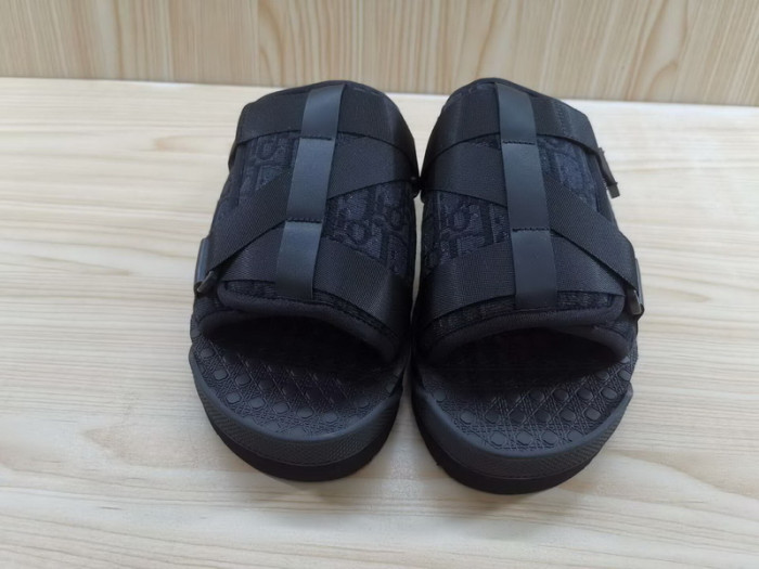 d10r sandal