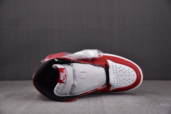AIR JORDAN 1 RETRO HIGH OG CHICAGO RED 555088-101
