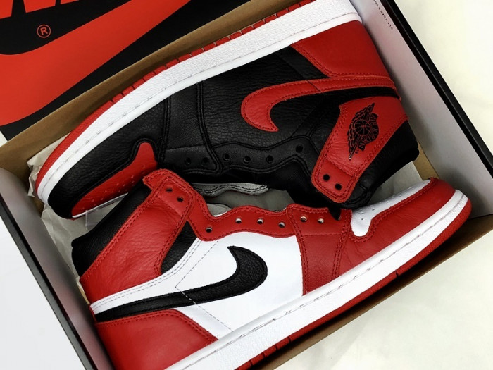 AIR JORDAN 1 RETRO "HOMAGE TO HOME" RED 861428-061