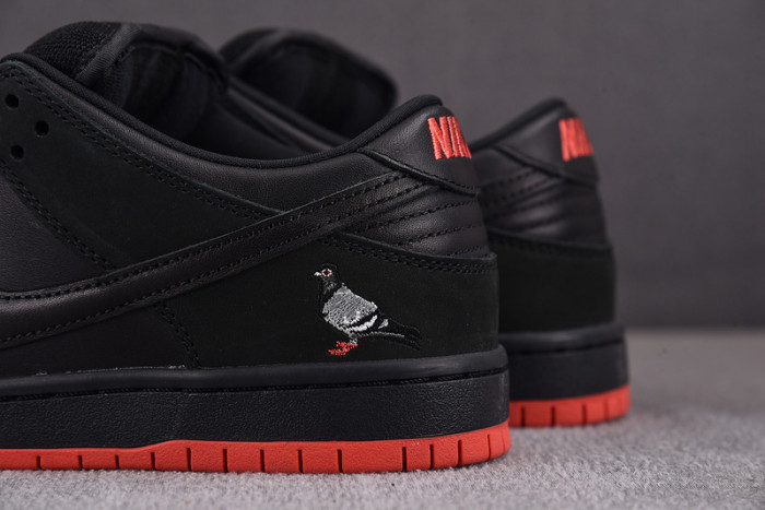 NIKE SB DUNK LOW BLACK PIGEON - 883232-008