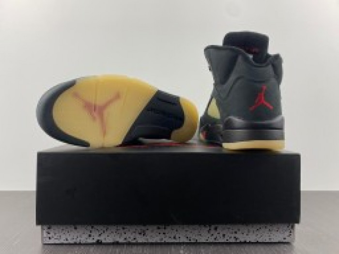 Jordan 5 Retro Gore-Tex Off-Noir (W) DR0092-001
