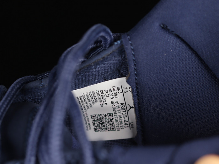 Air Jordan 11 Velvet “Midnight Navy” AR0715-441