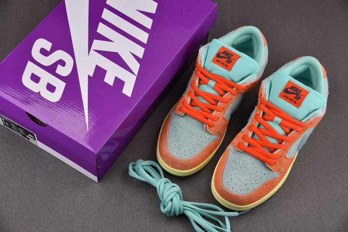 Nike Dunk SB Low “Noise Aqua” DV5429-800