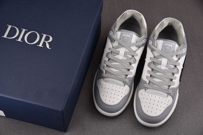 D10R B57 LOW SNEAKER