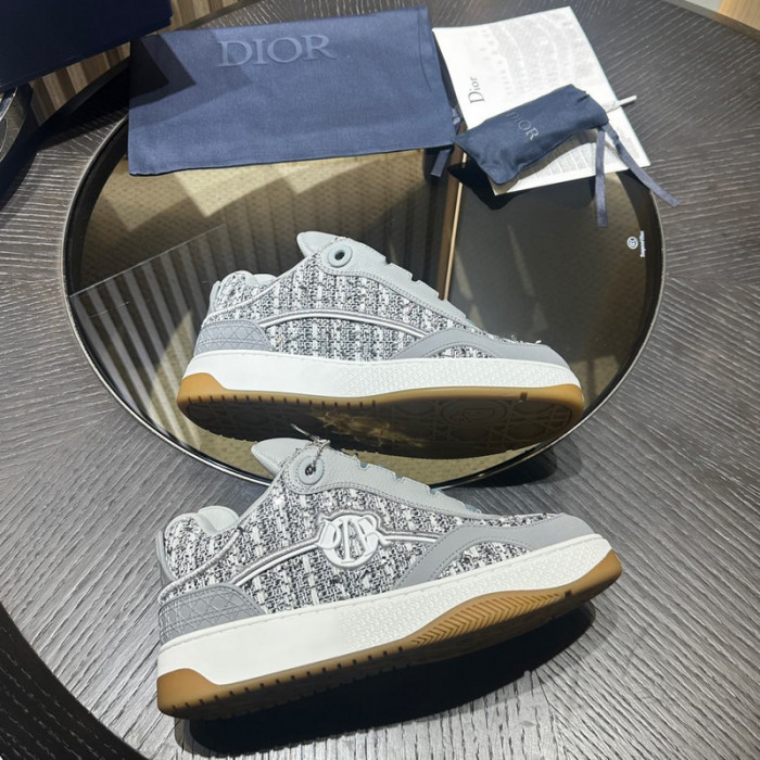 D10R B9s SNEAKER