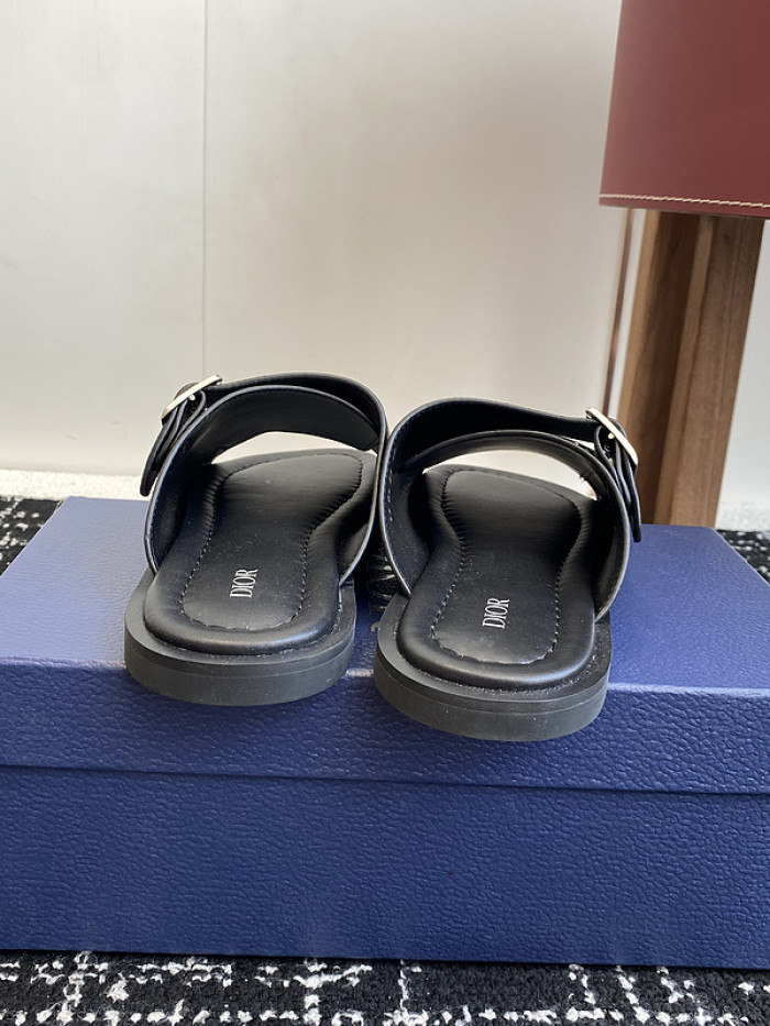 d10r sandal