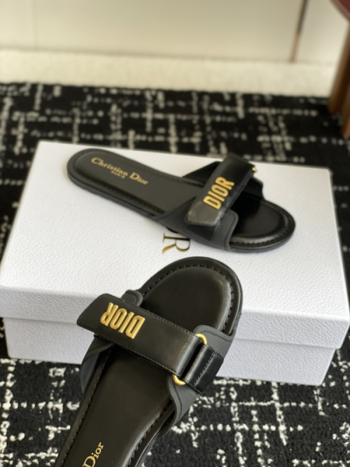 d10r sandal