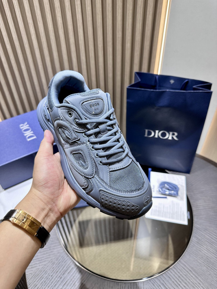 D10R SNEAKER