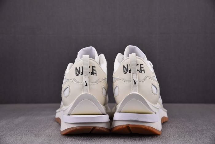 SACAI X NIKE VAPORWAFFLE "SAIL" DD1875-100