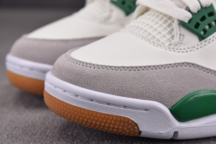 Nike SB x Air Jordan 4 ‘Pine Green’ DR5415-103