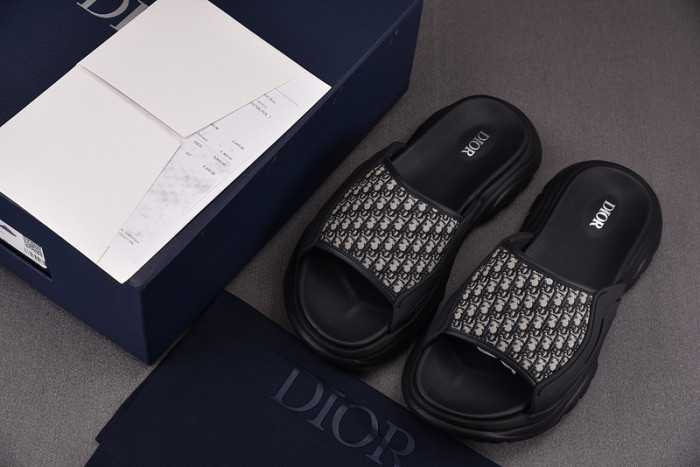 d10r sandal