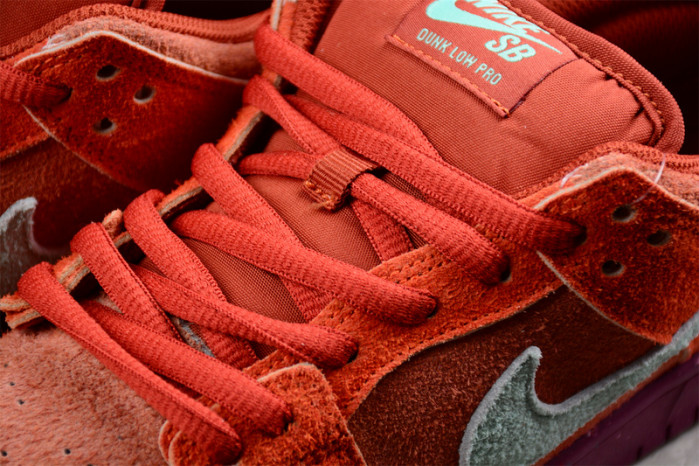 Nike SB Dunk Low “Mystic Red” DV5429-601