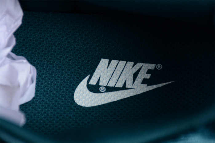 Nike Dunk Low "Green Velvet"  DZ5224-300