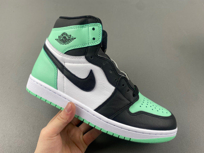 Air Jordan 1 High OG “Green Glow” DZ5485-130