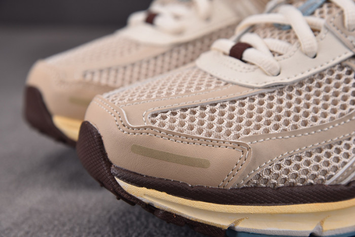 Nike Zoom Vomero 5 Oatmeal (Women