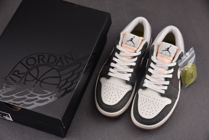 Air Jordan 1 Low SNKRS Day Korea Magpie (2023)  FD0399-004