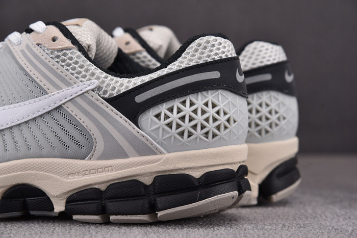 nike vomero 5 S*personic light bone black fn7649-110