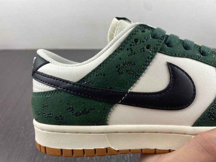 Nike Dunk Low WMNS Green Snake FQ8893-397