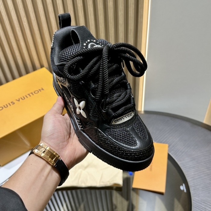 L0VT SNEAKER