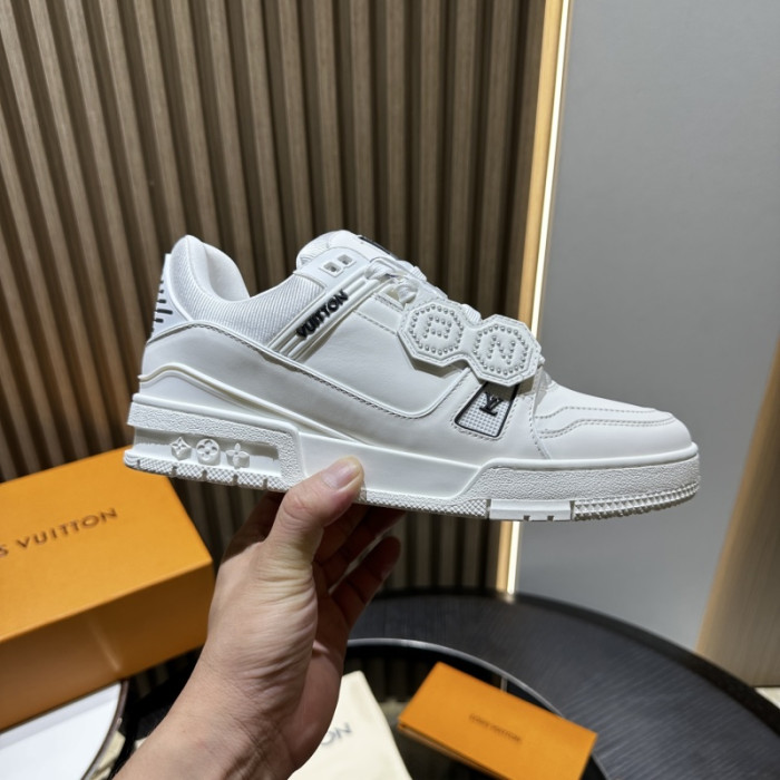L0VT SNEAKER