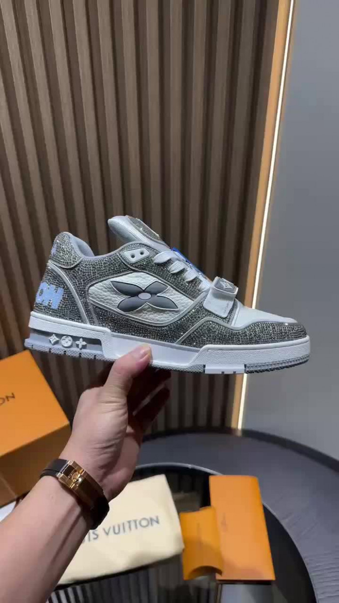 L0VT SNEAKER