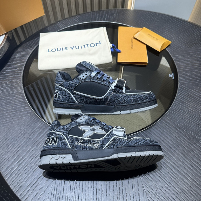 L0VT SNEAKER