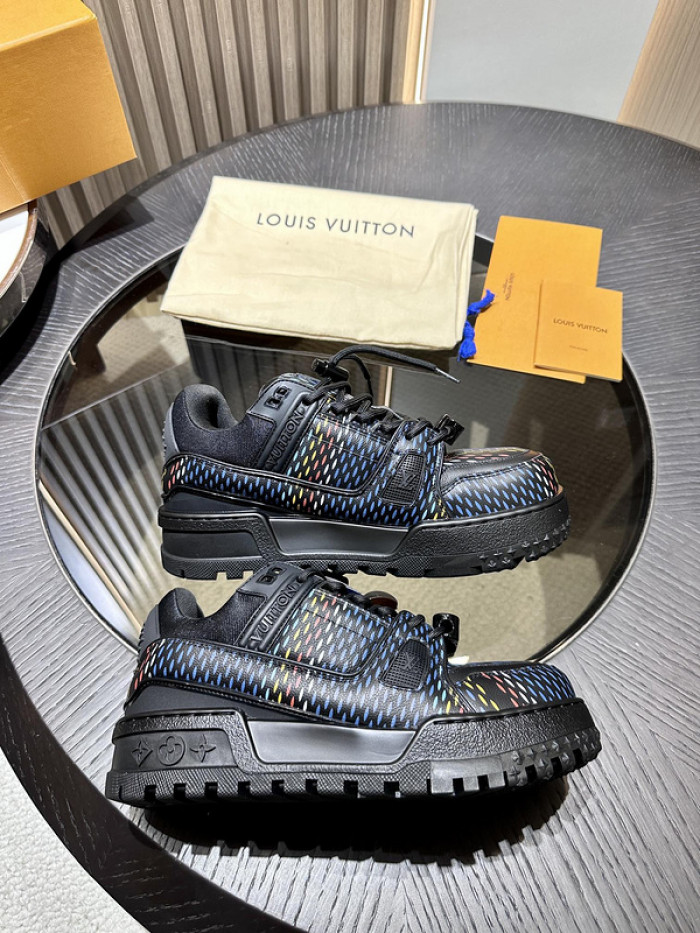 L0VT SNEAKER