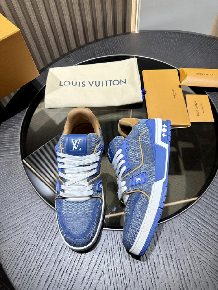 L0VT SNEAKER