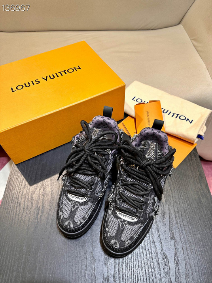 L0VT SNEAKER