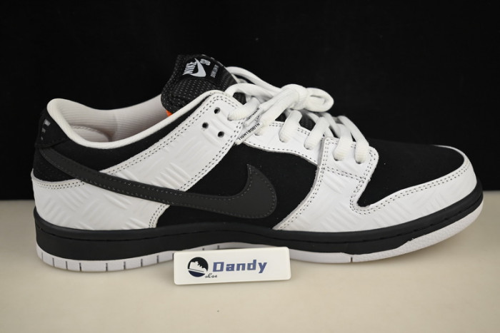 TIGHTBOOTH x NK Dunk SB Low FD2629-100